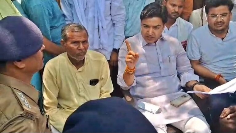 कानपुर सब्जी विक्रेता सुसाइड केस में BJP विधायक और IPS में हुई तीखी नोकझोंक, पुलिस पर लगा है ये आरोप UP Tak