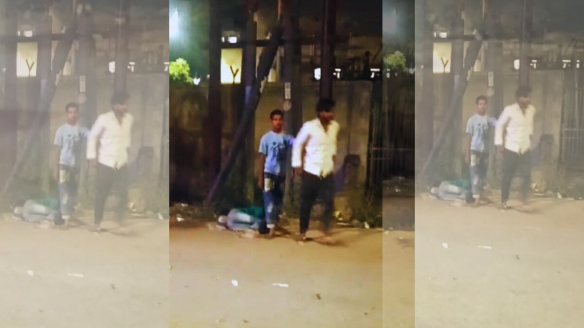 नोएडा में सड़क पर जमकर चले लात घूसे, खूब हुई मारपीट, वीडियो वायरल UP Tak