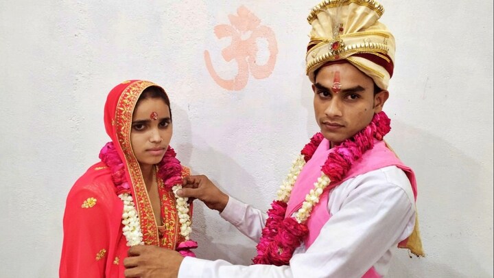 फैक्ट्री में काम करते-करते हुआ प्यार फिर बरेली की फराना बनी पल्लवी, प्रेमी धर्मवीर संग रचाई शादी बरेली: फराना और धर्मवीर की शादी