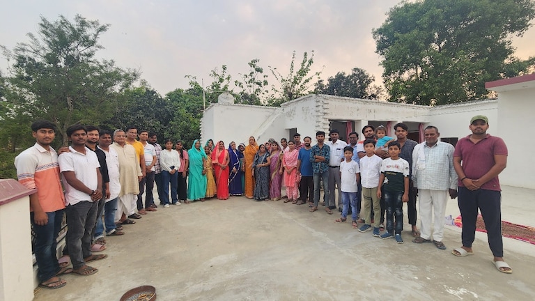 75 लोगों का परिवार और पचास वोटर...गोरखपुर के इस घर पर रहती है हर पार्टी की नजर, यहां दिनभर जलता है चूल्हा UP Tak