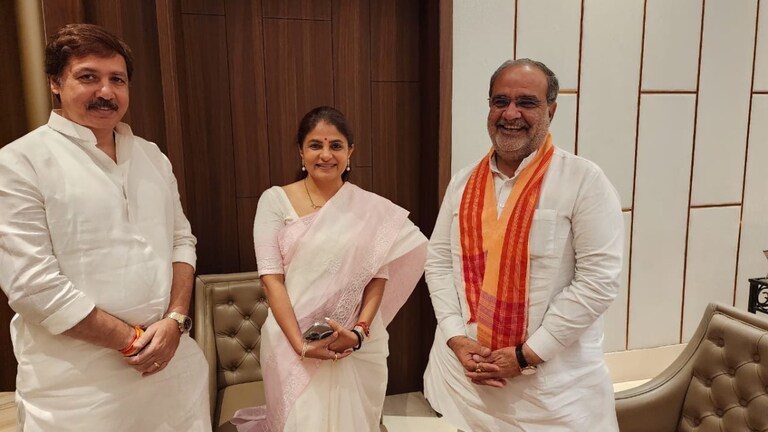 भाजपा के खेमे में पहुंची बाहुबली धनंजय की पत्नी श्रीकला? इस मुलाकात ने बढ़ायी सियासी गर्मी UP Tak