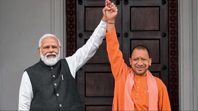 यूपी में हो सकता है बड़ा उलटफेर, चार चरणों के बाद योगेंद्र यादव ने बताया सीटों का पूरा गणित पीएम नरेंद्र मोदी और सीएम योगी आदित्यनाथ (फाइल फोटो)