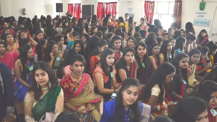 Sarkari Naukri: वाराणसी के इस मशहूर महिला कॉलेज में निकलीं सरकारी नौकरियां, जानें कौन कर सकता है अप्लाई Vasanta College for Women