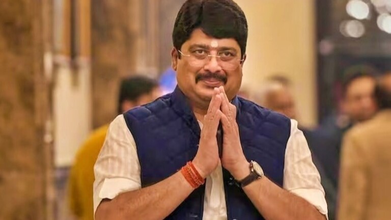 यूपी में कई सीटे फंसी हुई हैं... राजा भैया के इस बड़े दावे से उड़ जाएगी बीजेपी की नींद कुंडा विधानसीट से विधायक राजा भैया