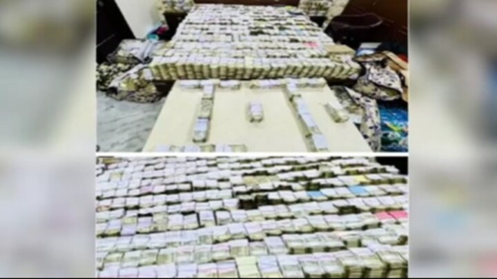 Income Tax Raid in Agra: आगरा में जूता व्यापारियों के ठिकानों से निकली नोटों की अनगिनत गड्डियां, IT रेड में 40 करोड़ बरामद UP Tak