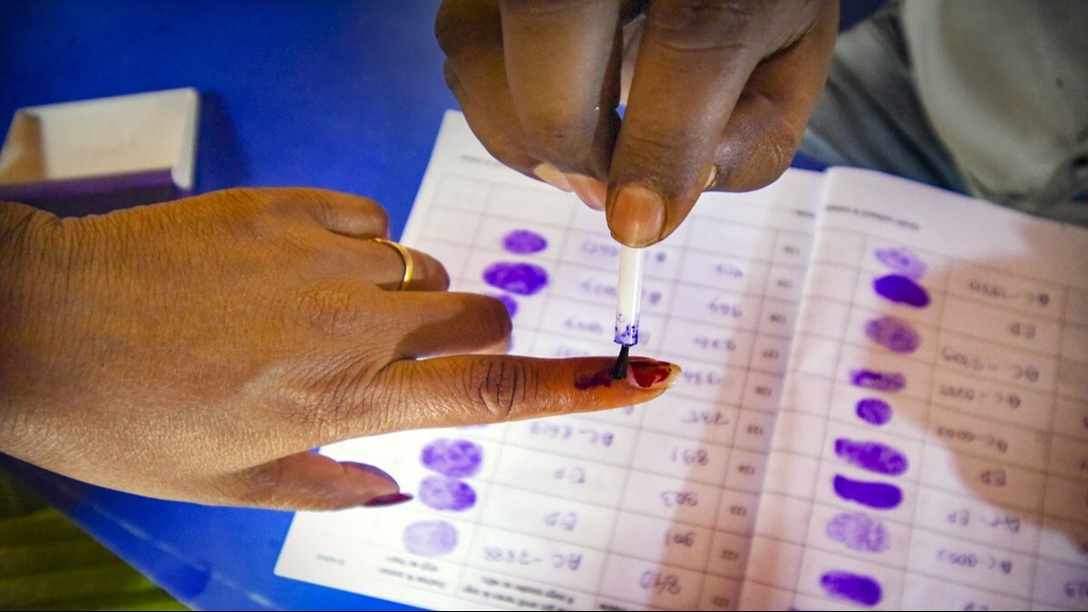 Lok Sabha Election 5th Phase: वोटिंग से पहले जानिए रायबरेली, अमेठी समेत 15 सीटों पर कौन भारी? 5th Fase Voting