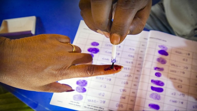 Lok Sabha Election 5th Phase: वोटिंग से पहले जानिए रायबरेली, अमेठी समेत 15 सीटों पर कौन भारी? 5th Fase Voting
