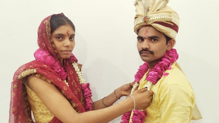 अब्बा ने टैटू ब्लेड से खरोचा-पिटाई की लेकिन निशा ने हिंदू बन प्रेमी से की शादी, ये कहानी गजब है Bareilly, Bareilly News, Bijnor, Bijnor News, Muslim Girl Married Hindu, UP News, UP Viral News, Viral News, UP Viral