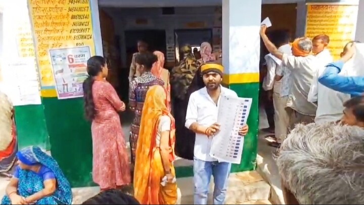 Banda Chunav 2024 : बूथ के बाहर डमी EVM लेकर वोटरों को कुछ बता रहा था पोलिंग एजेंट, फिर पहुंची पुलिस तो हुआ ये एक्शन UP Tak