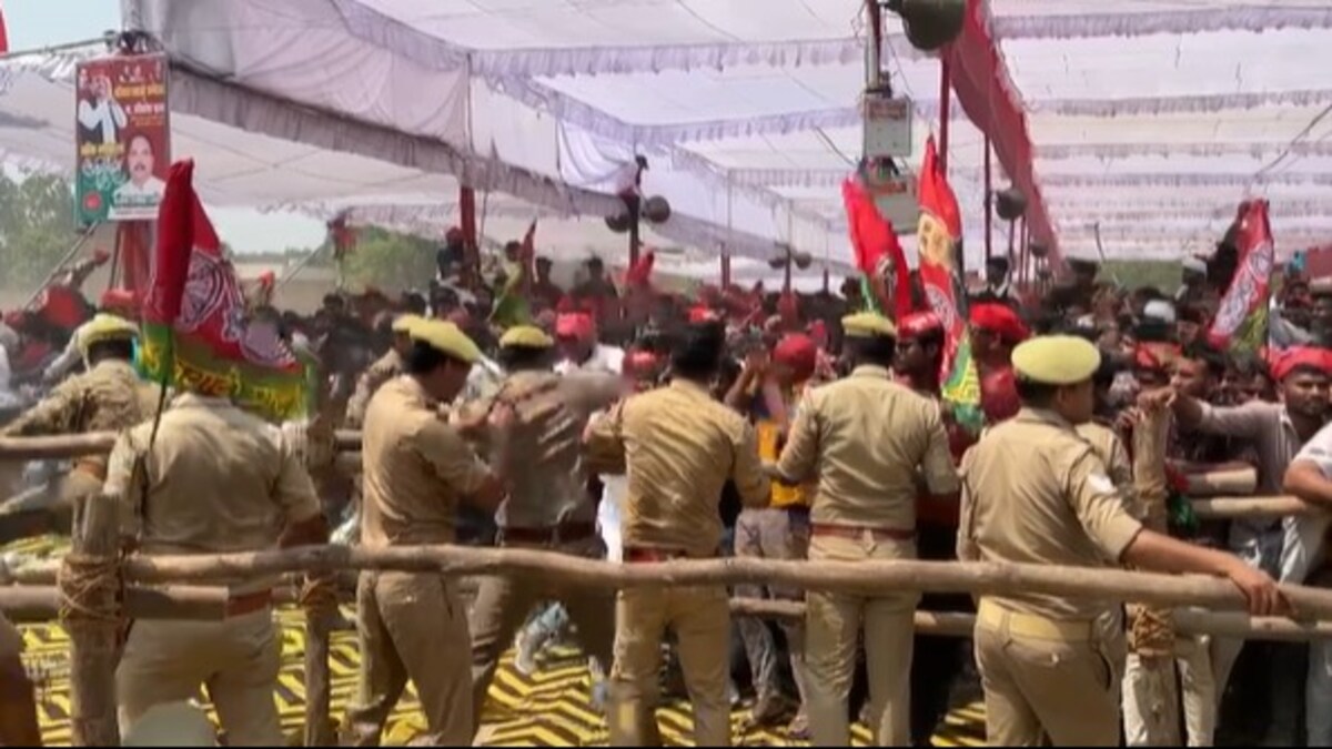 अखिलेश की रैली में मचा बवाल, आजमगढ़ में बेकाबू हुई भीड़, पुलिस ने भांजी लाठी तो एक-दूसरे के ऊपर गिरे सपा कार्यकर्ता UP Tak