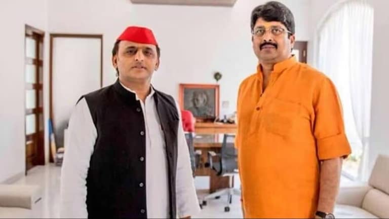 तो हो गई राजा भैया-अखिलेश यादव के बीच तगड़ी दोस्ती! सपा चीफ ने प्रतापगढ़ मंच से ये कहा Akhilesh Yadav Raja Bhaiya