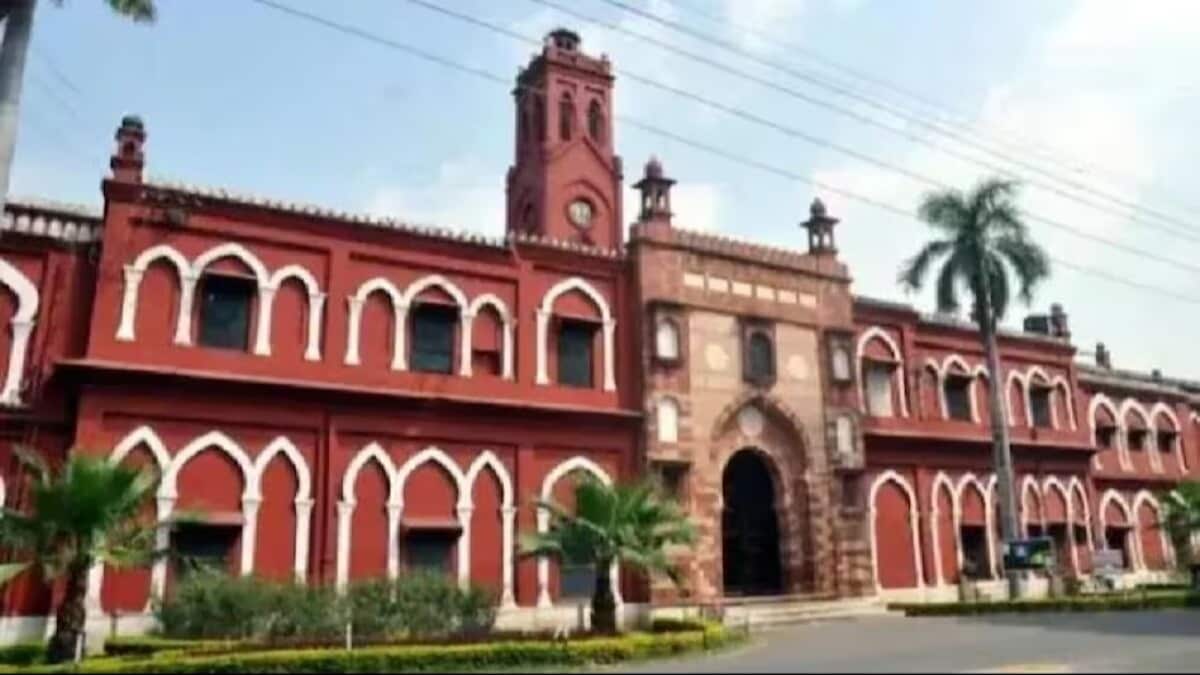 आज ही के दिन 24 मई को हुई थी अलीगढ़ मुस्लिम यूनिवर्सिटी की स्थापना, जानें AMU का पूरा इतिहास AMU