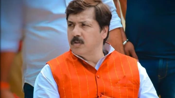 Jaunpur Lok Sabha Election : मतदान के बीच धनंजय सिंह के इलाके में EVM हुआ खराब? सपा ने चुनाव आयोग से की ये अपील UP Tak