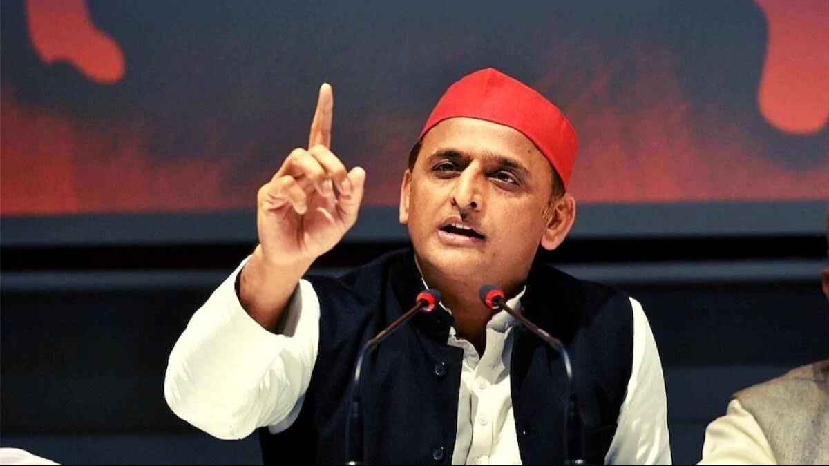 स्ट्रॉन्ग रूम में बिजली कटी बोल अखिलेश ने ट्वीट किया वीडियो फिर हमीरपुर DM का आया ये जवाब Akhilesh Yadav