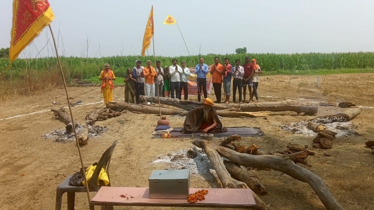 संभल : प्रचंड गर्मी के बीच आग जलाकर तपस्या कर रहे थे 'पागल बाबा' फिर हुई अनहोनी UP Tak