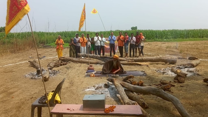 संभल : प्रचंड गर्मी के बीच आग जलाकर तपस्या कर रहे थे 'पागल बाबा' फिर हुई अनहोनी UP Tak