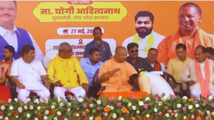 घोसी से NDA प्रत्याशी अरविंद राजभर ने जमीन पर बैठकर किया प्रणाम तो CM योगी का ऐसा था रिएक्शन UP Tak