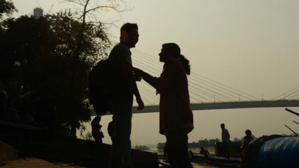 13 जुलाई के दिन थी शादी, युवती आई मार्केट और हुई प्रेमी के साथ फरार, अब पुलिस दोनों को खोज रही Banda, Banda News, Banda Viral News, UP News, UP Viral News, UP Viral, Dulha Dulhan, Shadi se pahle dulhan hui farar