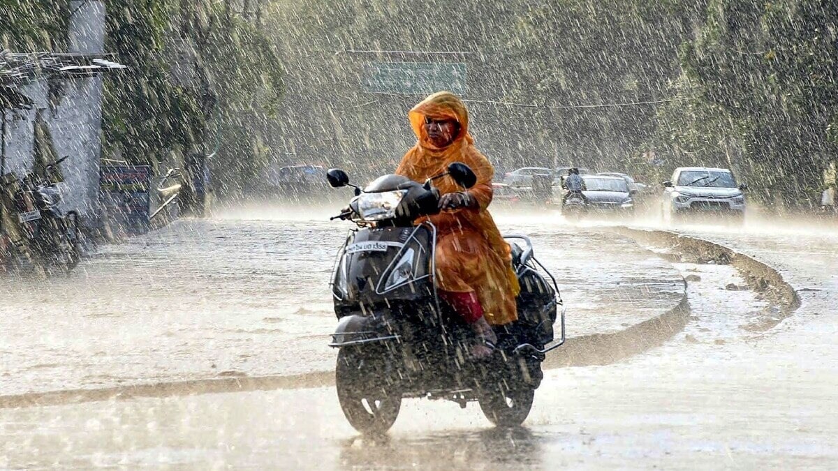 UP Weather: भीषण गर्मी से लोग परेशान, आखिर कब बरसेंगे बादल? IMD ने दिया बारिश पर बड़ा अपटेड Weather, Weather Update
