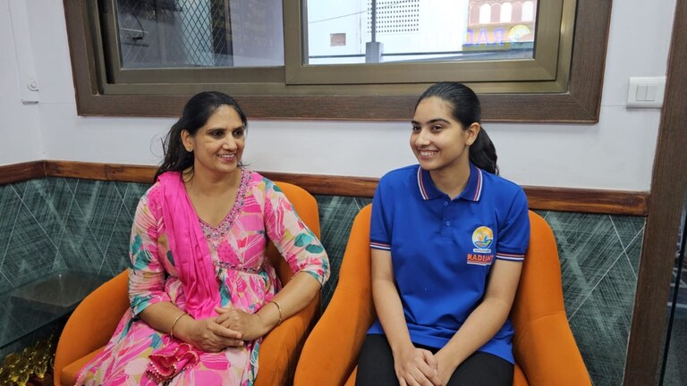 NEET की परीक्षा में सबसे ज्यादा UP के अभ्यर्थी हुए पास, देखें टॉपर ईशा कोठरी की मार्कशीट neet topper isha kothari