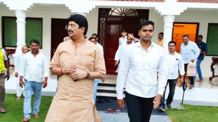 चुनवा खत्म होते ही सामने आई राजा भैया की इस तस्वीर ने बढ़ा दी सियासी गर्मी, खुल गया ये राज! raja bhaiya