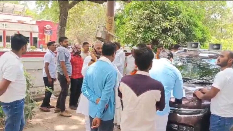 फतेहपुर में BJP की हार के बाद सपा के रज्जन हसन ने भाजपा नेता के घर पर फेंका बम! बड़ा मामला Fatehpur