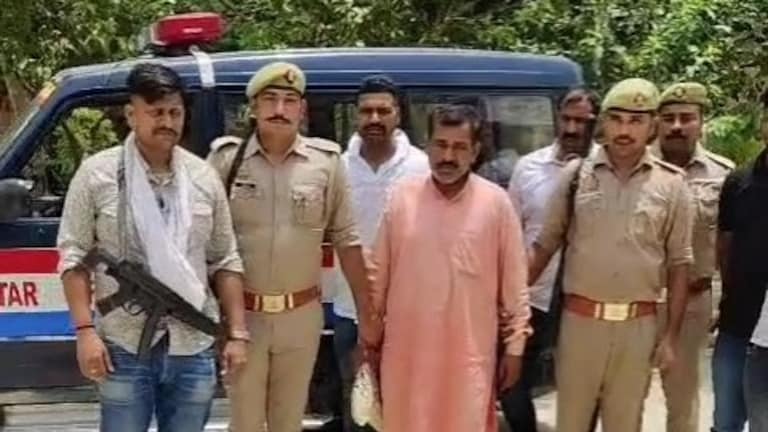 'रेपिस्ट डीके मिश्रा को क्यों नहीं मारी गोली'... सोशल मीडिया पर वायरल है कौशांबी का ये केस Kaushambi