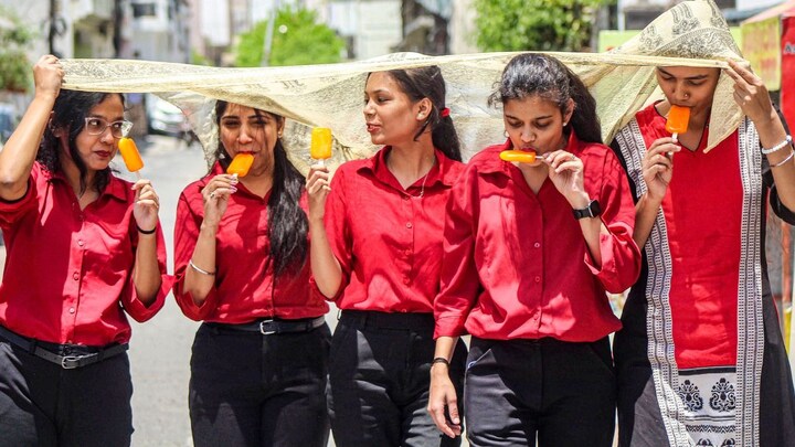 UP Weather: बहुत जरूरी न हो तो घर से…IMD ने यूपी के मौसम की जानकारी देते हुए ये क्या कह दिया UP Weather Update