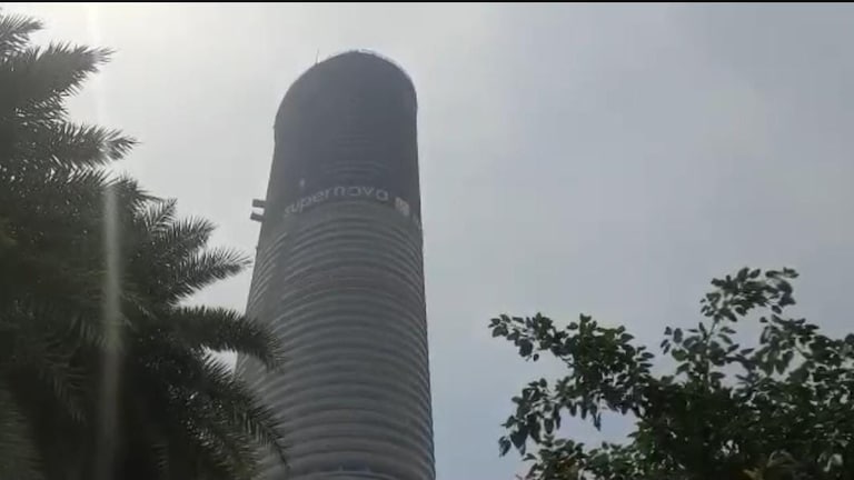 नोएडा-सुपरटेक बिल्डर का सुपरनोवा प्रोजेक्ट फंसा, फ्लैट बुक कराने वालों को तगड़ा झटका Greater Noida Supertech Builder