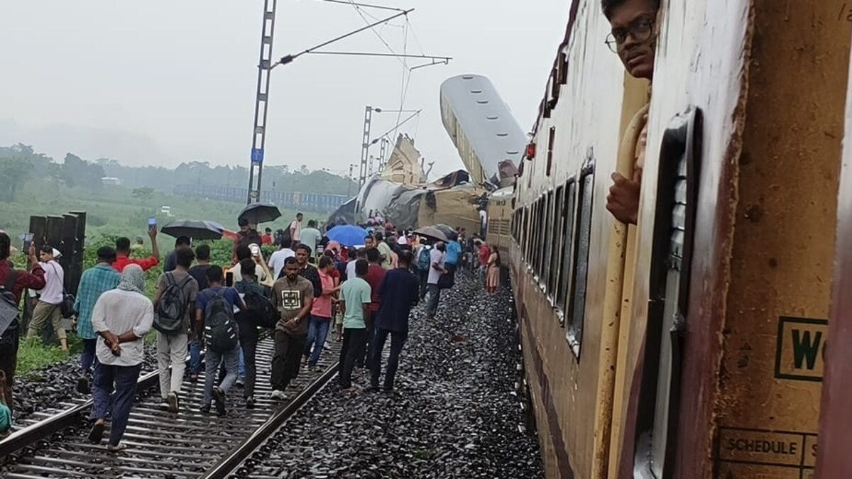 Kanchanjunga Train Accident : यात्रीगण कृपया ध्यान दें...कंचनजंगा ट्रेन हादसे की वजह से 19 ट्रेन कैंसिल, ये रही पूरी लिस्ट Kanchanjunga Express accident