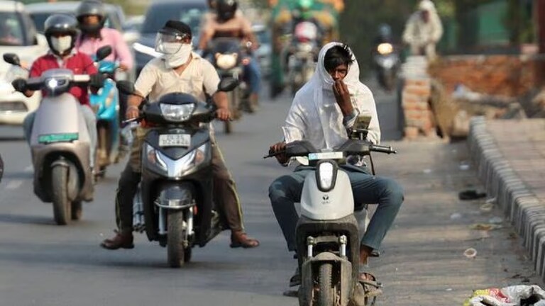 UP Weather Update: दिन में ही नहीं रात में लगेगी चुभन वाली गर्मी! 19 जून को ऐसा रहेगा मौसम UP Weather News