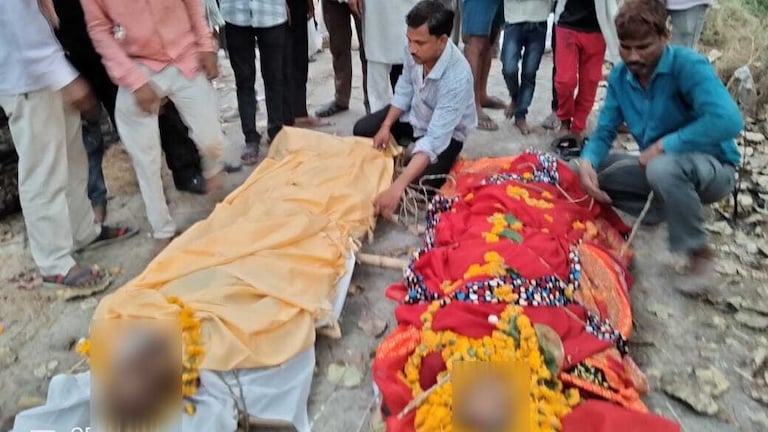 जालौन में पत्नी को चिता पर लिटाते ही पति ने भी त्यागे प्राण, इस घटना से हर कोई हैरत में Jalaun News, Jalaun News in HIndi