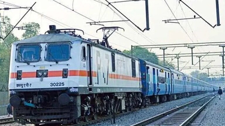 RRB ALP Recruitment 2024: अब 18,799 पदों पर होगी सहायक लोको पायलट भर्ती, कौन-कौन कर सकता है अप्लाई? Indian Railways