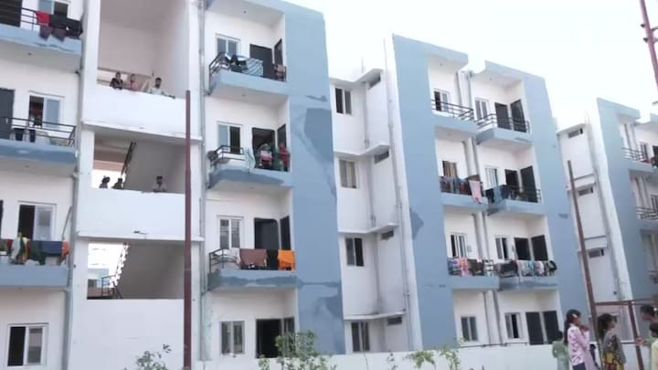 लखनऊ के अकबरनगर में जिन लोगों का कब्जे वाला घर टूटा, देखिए सरकार ने उन्हें कैसा फ्लैट दिया Lucknow Akbarnagar News