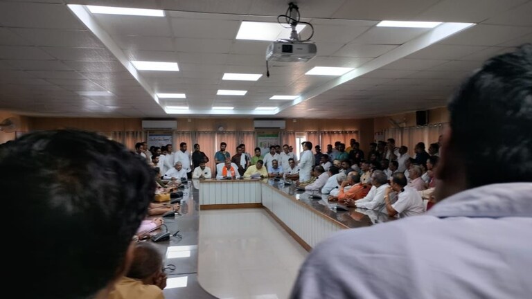 सहारनपुर में BJP की हार की चल रही थी समीक्षा, कार्यकर्ताओं ने इन दो नेताओं के खिलाफ कर दी नारेबाजी UP Tak