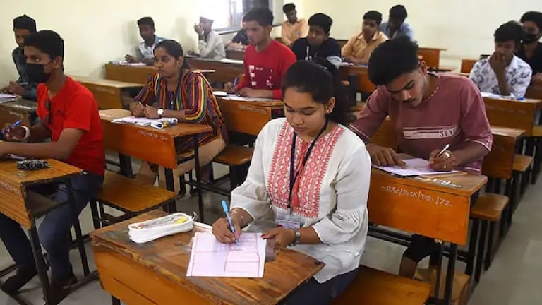 UP में पेपर लीक रोकने के लिए जारी हुई नई गाइडलाइन्स, सरकार ने उठाए ये अहम कदम UP Tak