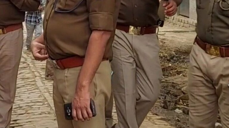 लखनऊ : महिला सिपाही के साथ होटल में पकड़ा गया डिप्टी SP, अब प्रशासन ने लिया ये बड़ा एक्शन up police