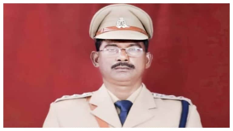 उन्नाव में डिप्टी एसपी अब गोरखपुर में बनाए गए सिपाही, पत्नी और प्रेमिका के चक्कर में हो गया डिमोशन, गजब की है कहानी unnao