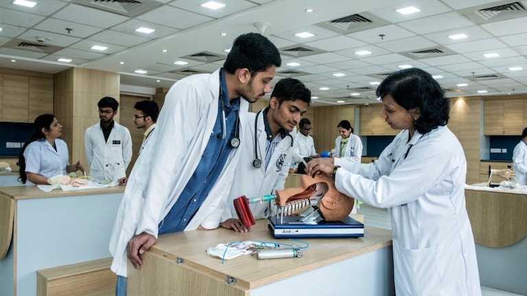 भारत के टॉप मेडिकल कॉलेज में यूपी के ये Medical college भी शामिल, देखिए इसकी पूरी लिस्ट UP Tak