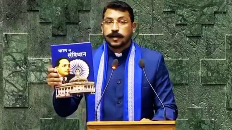 संसद में पहली बार बोलने के लिए खड़े हुए चंद्रशेखर आजाद तो माइक को क्या हो गया? Photo: Chandrashekhar Azad