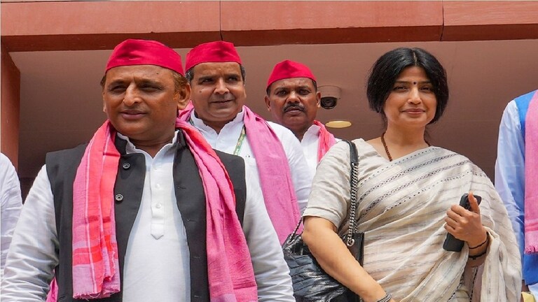 खूब चर्चा में है अखिलेश और डिंपल की जोड़ी, लोकसभा में कायम किया है ये खास रिकॉर्ड अखिलेश यादव, डिंपल यादव- फाइल फोटो