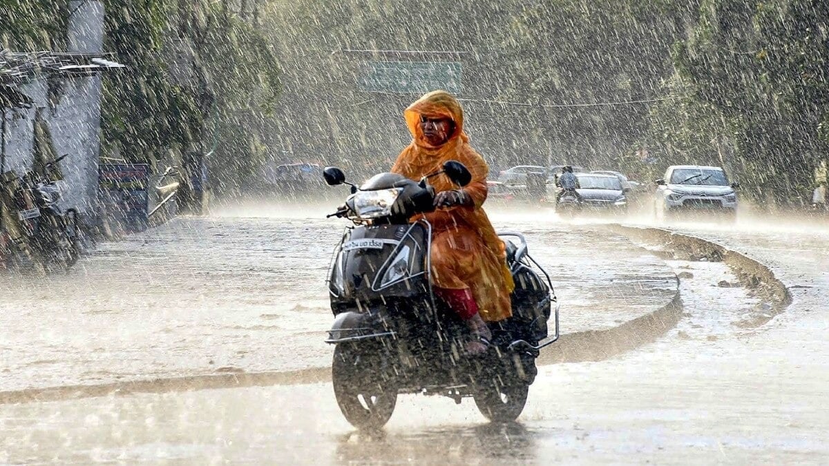 सेटेलाइट इमेज में देखिए यूपी के किन इलाकों में भारी बारिश होने का अनुमान, IMD का ये है लेटेस्ट अपडेट UP Weather Update