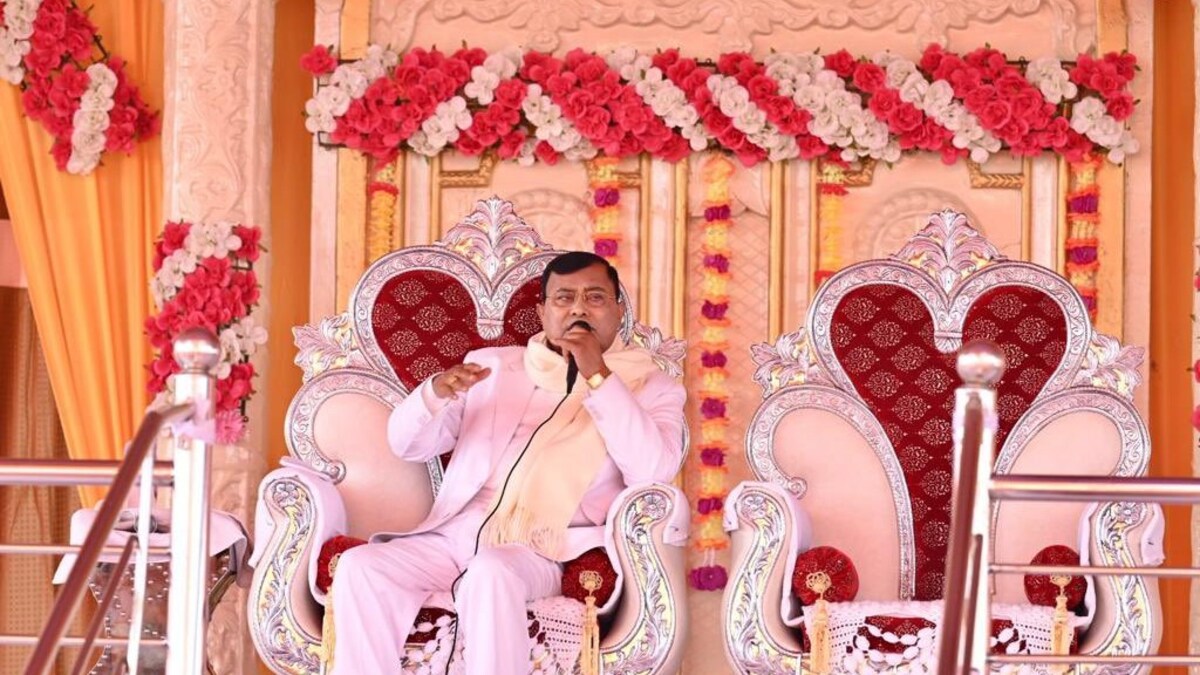 असामाजिक तत्वों ने मचाई भगदड़...हाथरस हादसे पर पहली बार आया भोले बाबा का बयान, 121 मौतों पर दी ये सफाई Picture: Bhole Baba