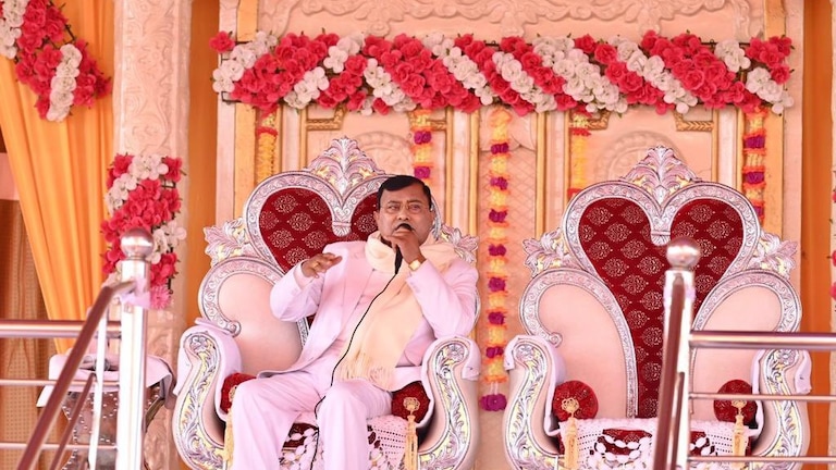 असामाजिक तत्वों ने मचाई भगदड़...हाथरस हादसे पर पहली बार आया भोले बाबा का बयान, 121 मौतों पर दी ये सफाई Picture: Bhole Baba