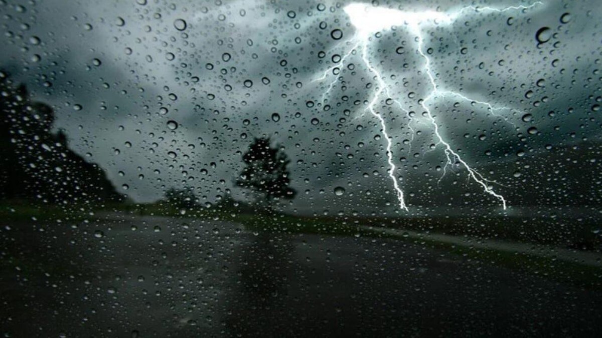 UP Weather Update: यूपी में अगले तीन दिनों तक भारी बारिश का अलर्ट जारी, इन 20 जिलों में बरसेंगे बादल UP Weather News