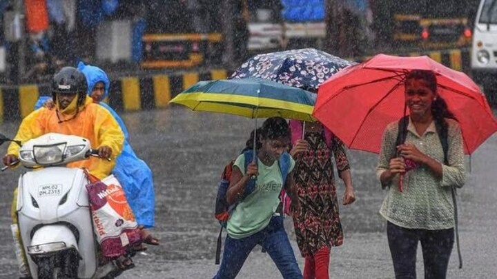 UP Weather Update: यूपी में बारिश की तीव्रता में आएगी कमी, जानें अब फिर कब रफ्तार पकड़ेगा मॉनसून? UP Weather Update