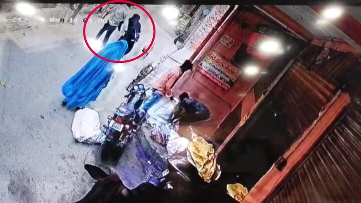 मेरठ में 45 साल के विशाल ने बुर्का पहनी महिला से की छेड़छाड़, वीडियो वायरल होते ही हुआ ये हाल Meerut