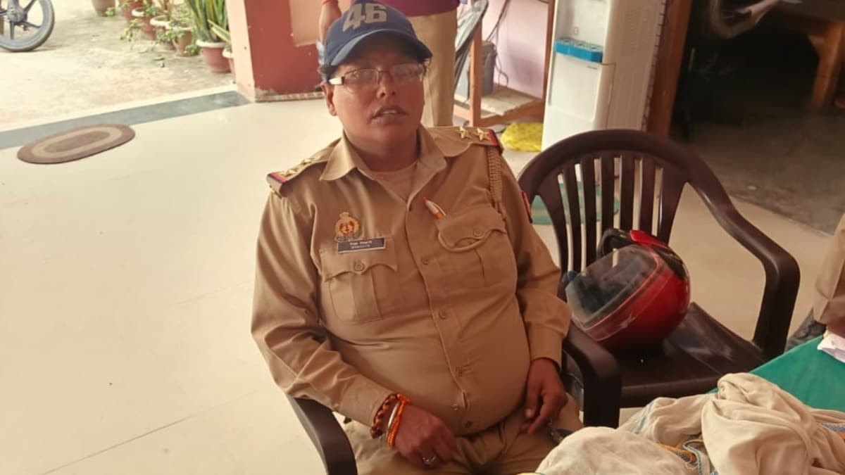 गोरखपुर में फर्जी दारोगा बनकर वसूली करने वाली रेखा तिवारी की असली कहानी तो अब पता चली Gorakhpur