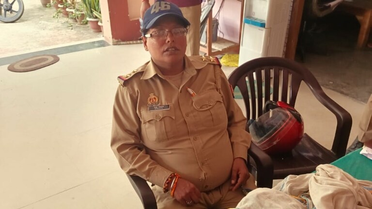 गोरखपुर में फर्जी दारोगा बनकर वसूली करने वाली रेखा तिवारी की असली कहानी तो अब पता चली Gorakhpur