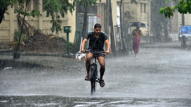 Noida Forecast: नोएडा में अगले 5 दिनों तक कैसा रहेगा मौसम? IMD ने दिया विस्फोटक अपडेट Noida Forecast